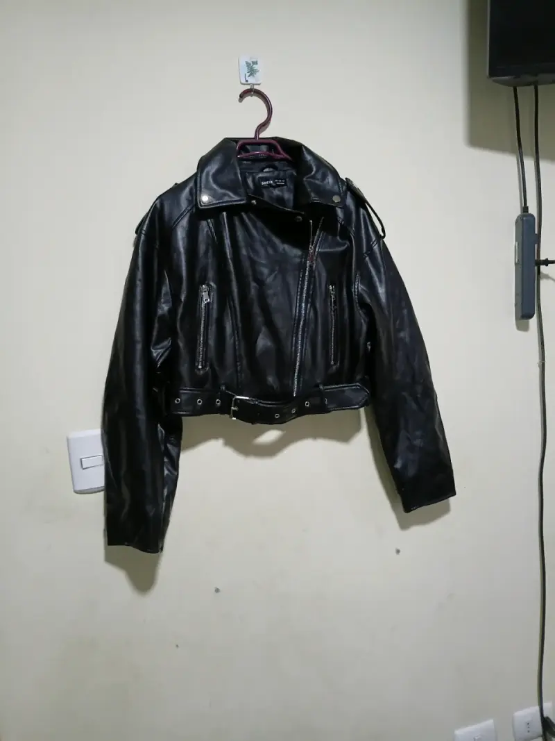 Chaqueta de cuero sintético con forro de borrego - 4