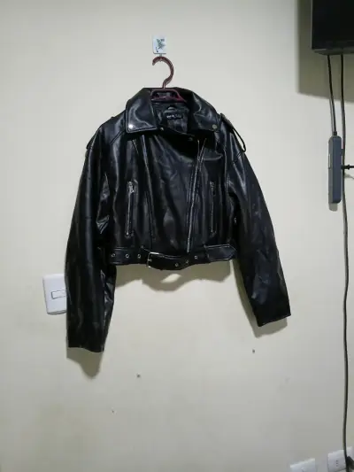 Chaqueta de cuero sintético con forro de borrego - miniatura 4