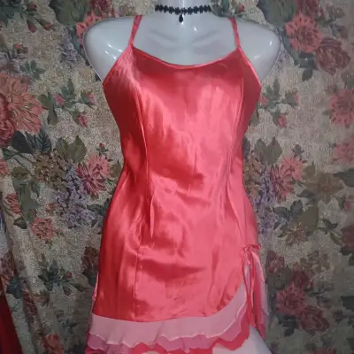 Camisón satinado rojo Victoria's Secret - miniatura 1
