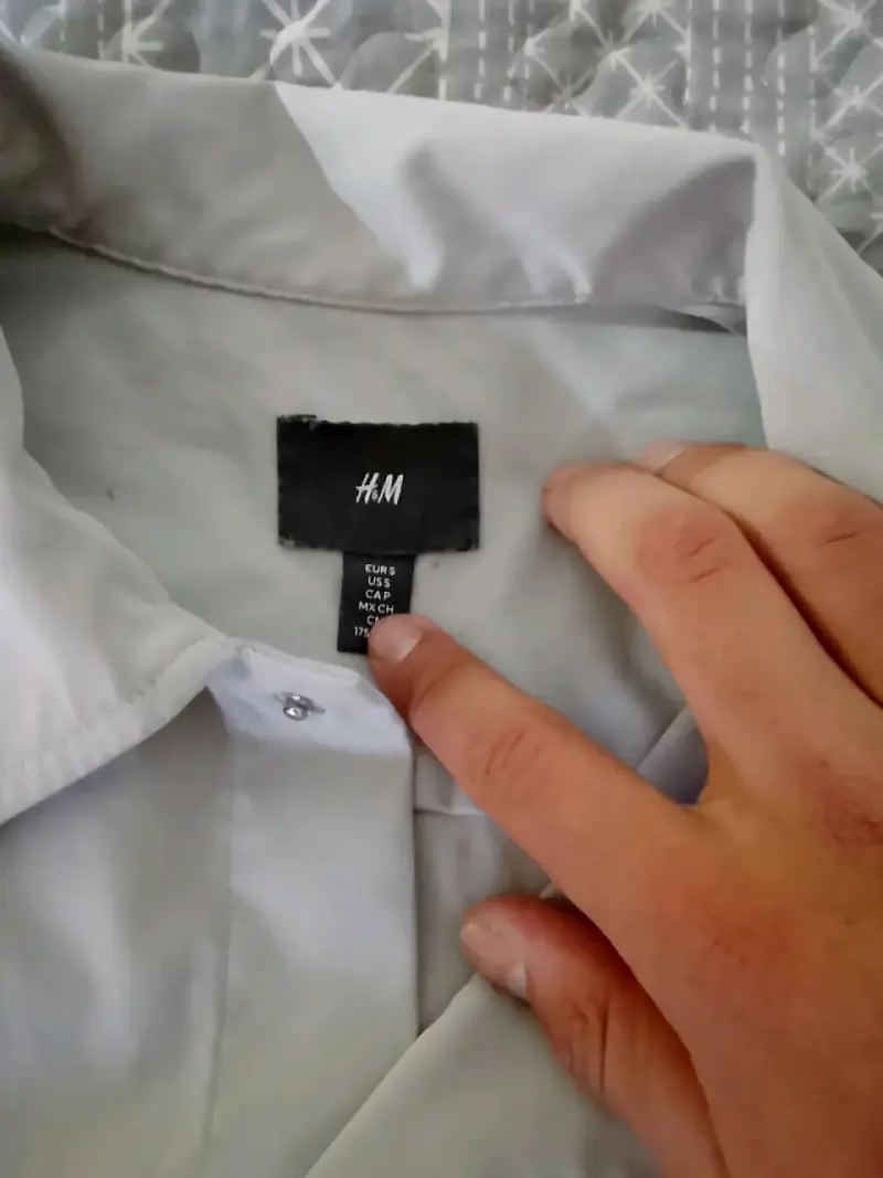 Camisa blanca de hombre H&M con bolsillos - 2