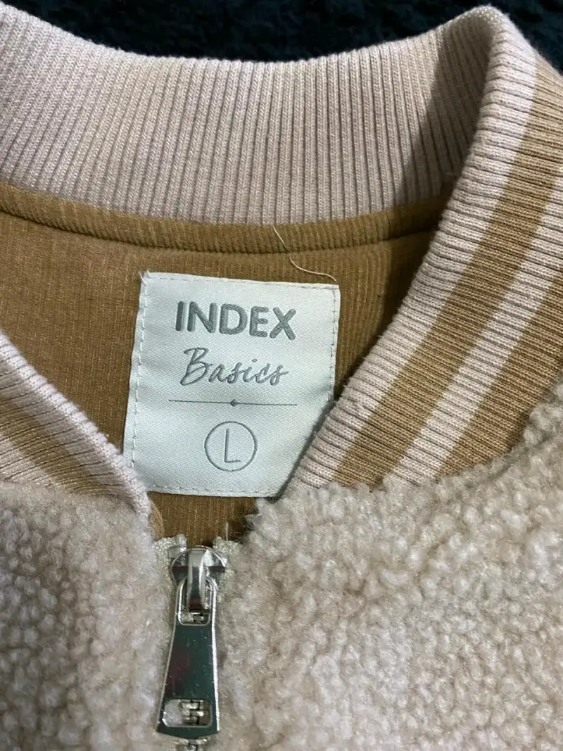 Chaqueta d beige con bolsillo y diseño 'Peace - 2