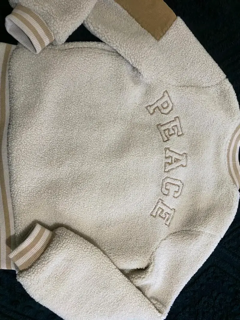 Chaqueta d beige con bolsillo y diseño 'Peace - 3