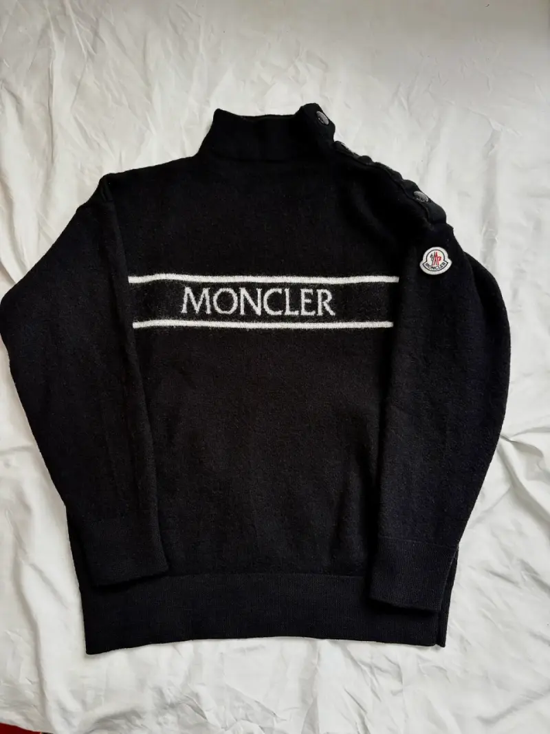 Suéter de lana Moncler negro con logo - 1