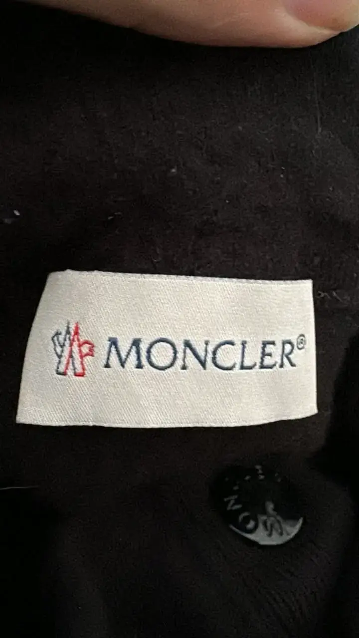 Suéter de lana Moncler negro con logo - 4