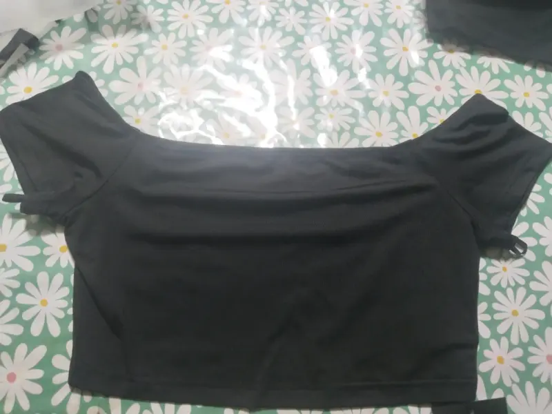 Top negro de hombros descubiertos - 4