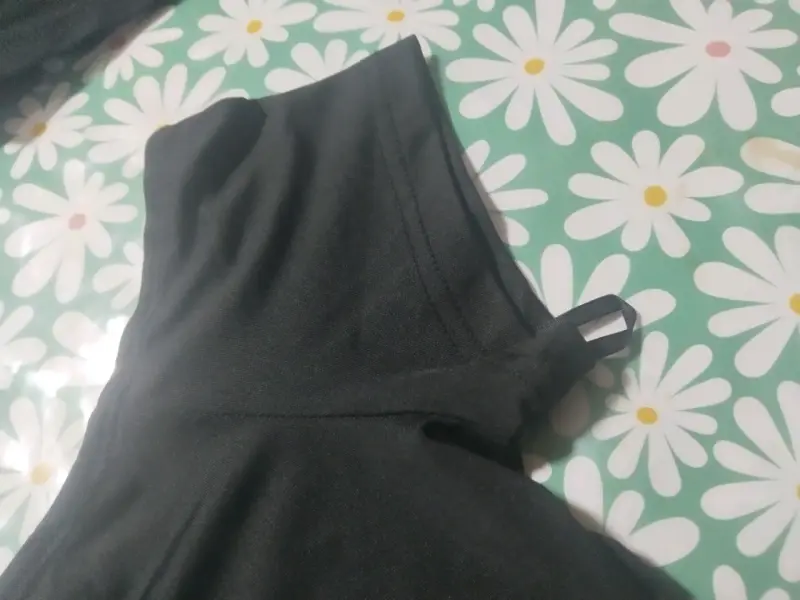 Polera negra básica Shein para mujer - 3