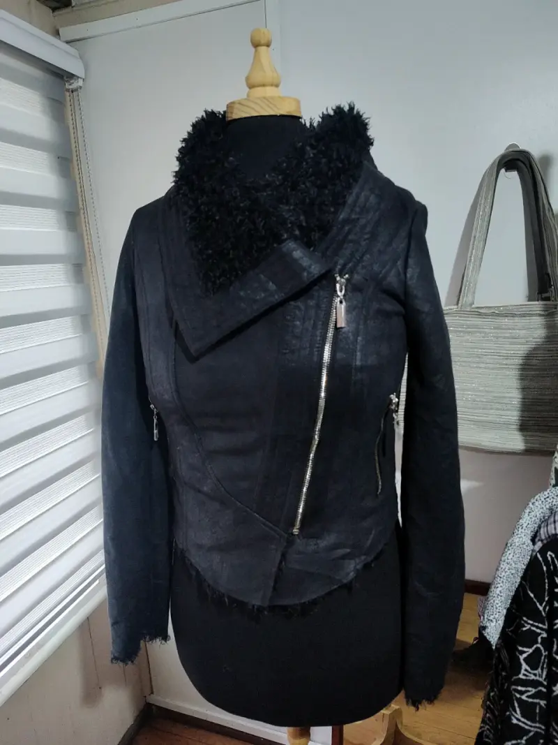 Chaqueta negra de piel sintética Jennifer Lopez - 2
