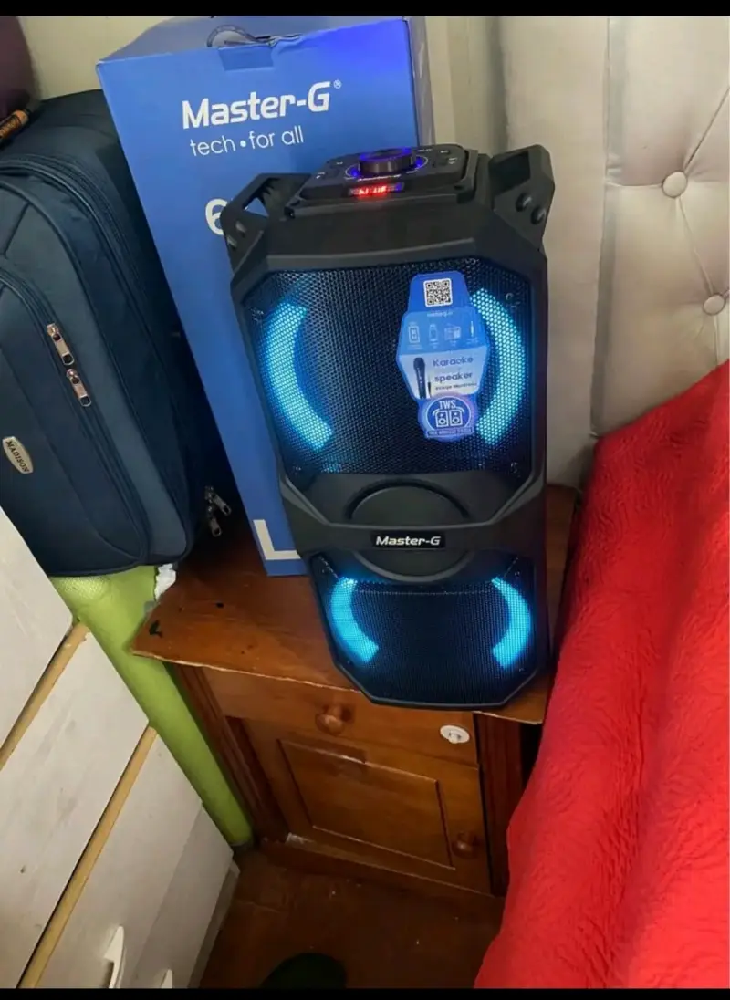 Parlante karaoke Master-G con luces LED - 2