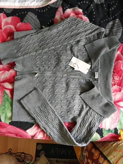 Chaleco Crop Tejido Gris Doble Cierre XL - miniatura 3