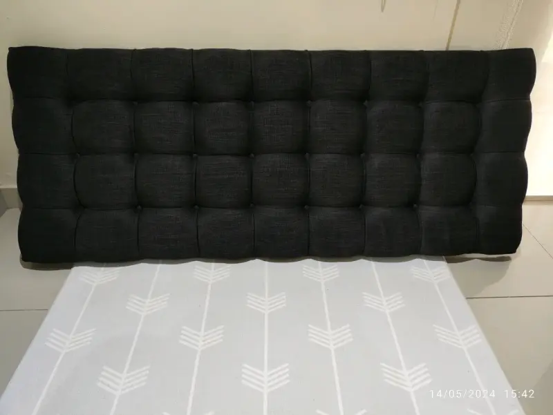 Respaldo de cama acolchado negro - 1