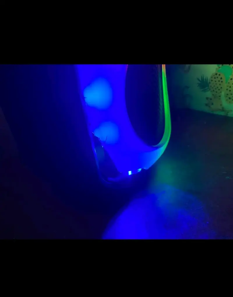 Parlante con luces LED y sonido Hi-Fi - 2