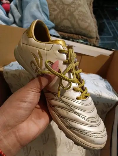 Zapatillas de baby fútbol C1K doradas talla 41 - miniatura 3