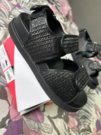 Sandalias negras con velcro para mujer - miniatura 1
