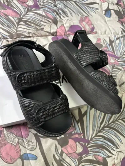 Sandalias negras con velcro para mujer - miniatura 2