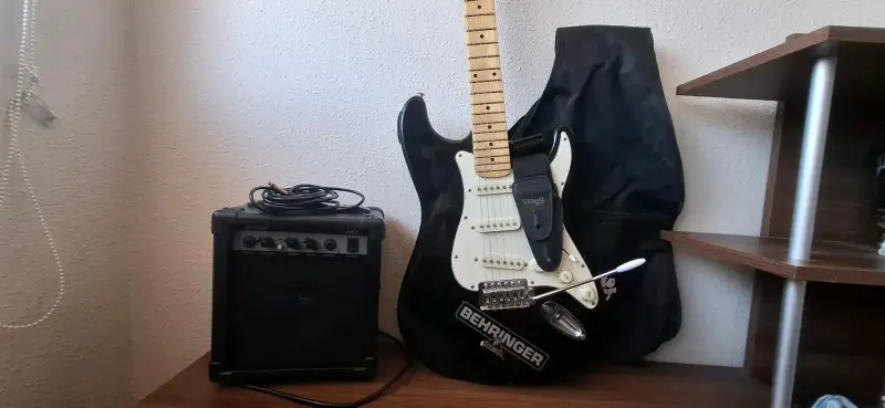 Guitarra eléctrica Behringer con amplificador SKP - 1