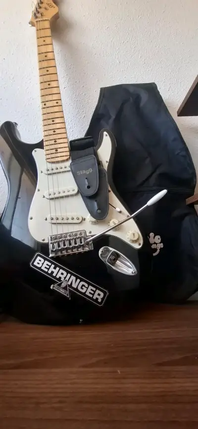 Guitarra eléctrica Behringer con amplificador SKP - miniatura 2