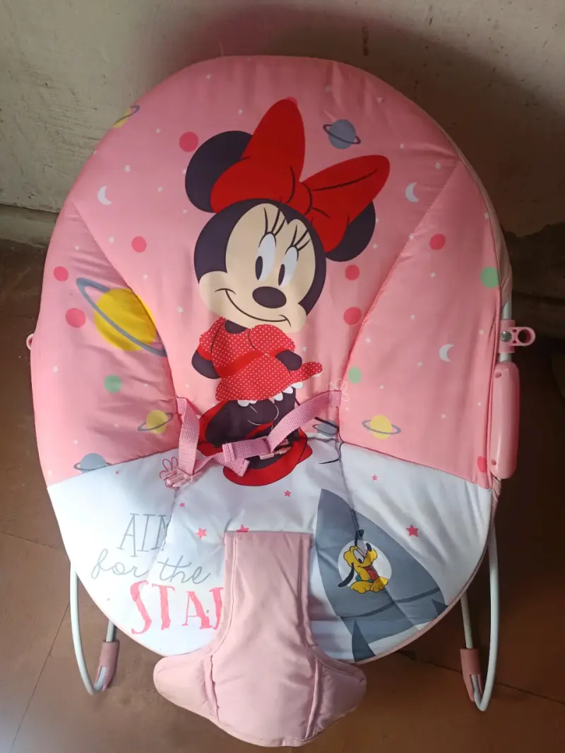 Silla mecedora para bebé Minnie Mouse rosa