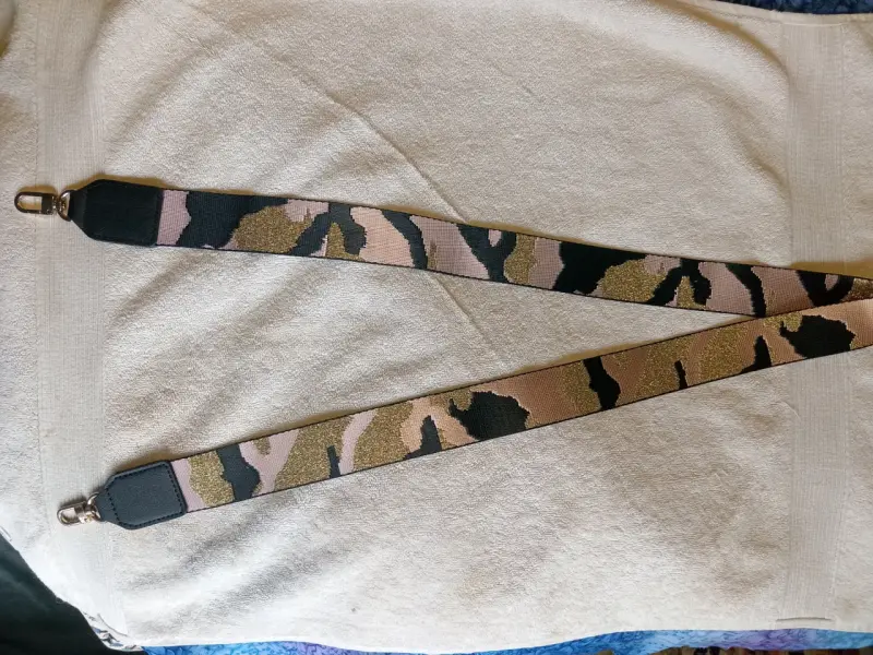 Correa de bolso con diseño camuflaje