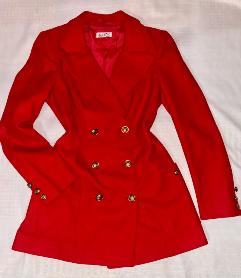 Blazer rojo con botones dorados para mujer - 2