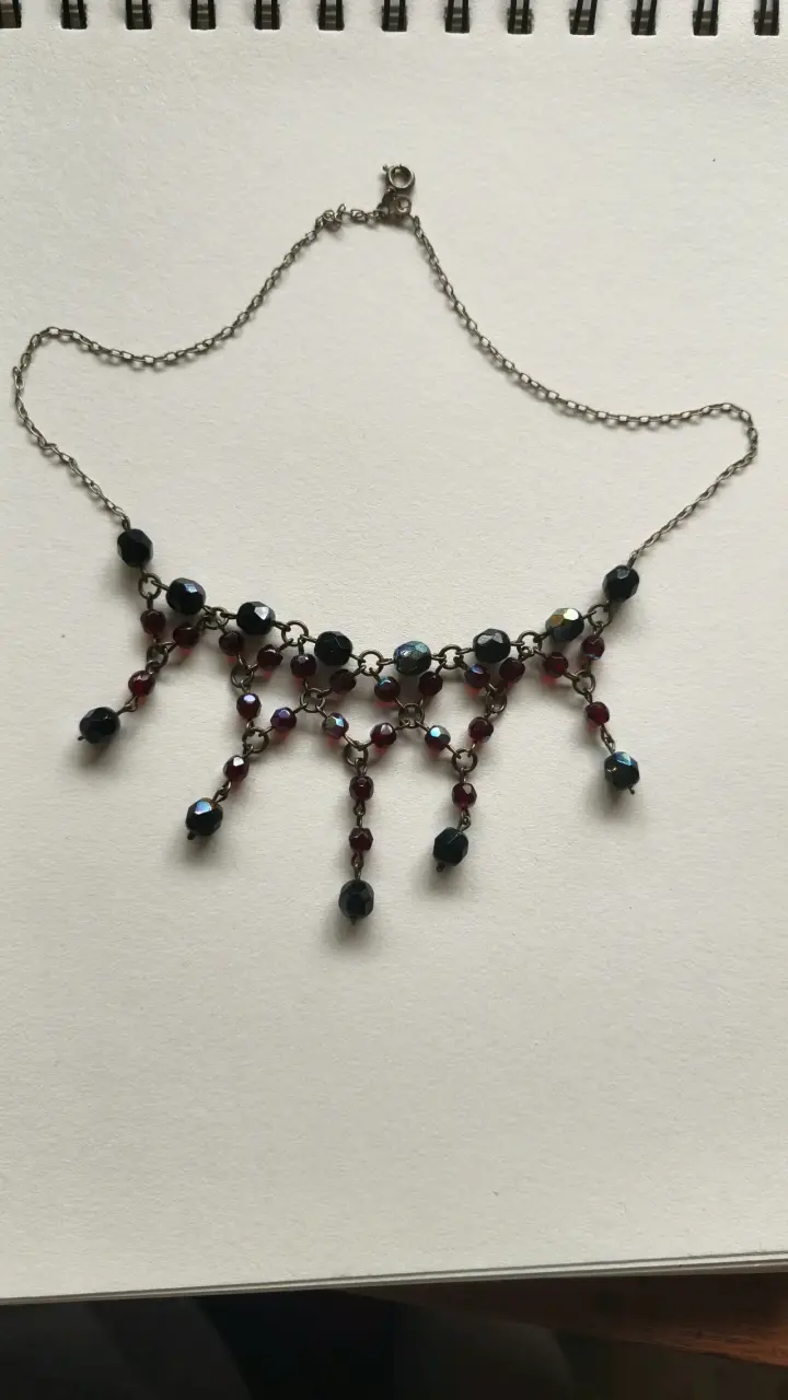Collar de cuentas rojas y negras elegante - 2