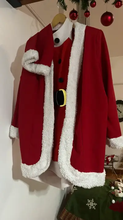 Disfraz de Mamá Noel para mujer con abrigo rojo - miniatura 2