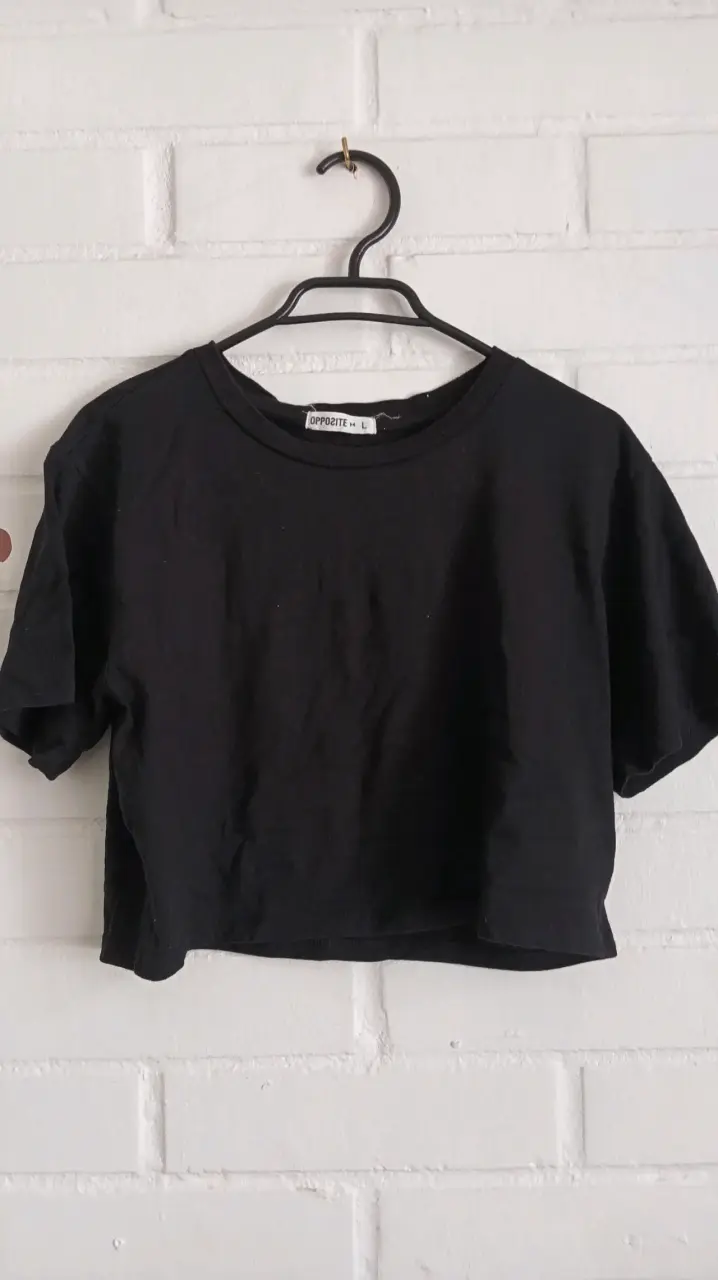 Polera negra corta Opposite talla L - 1