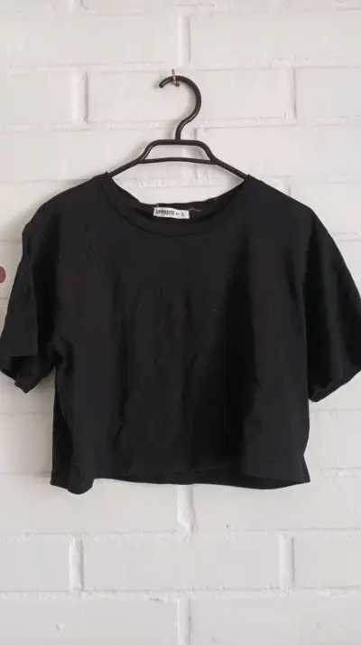 Polera negra corta Opposite talla L - miniatura 1