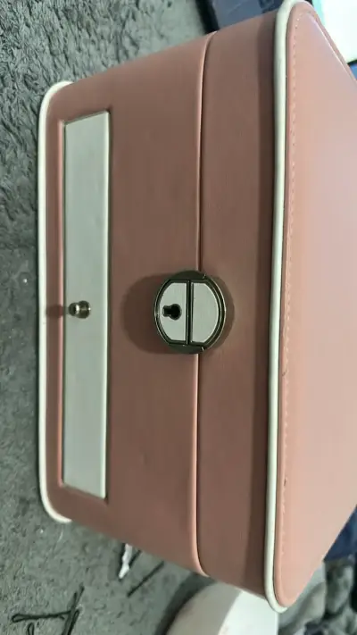 Caja organizadora de joyas rosa con compartimentos - miniatura 3