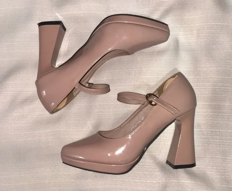 Zapatos de tacón alto color nude con correa - 1