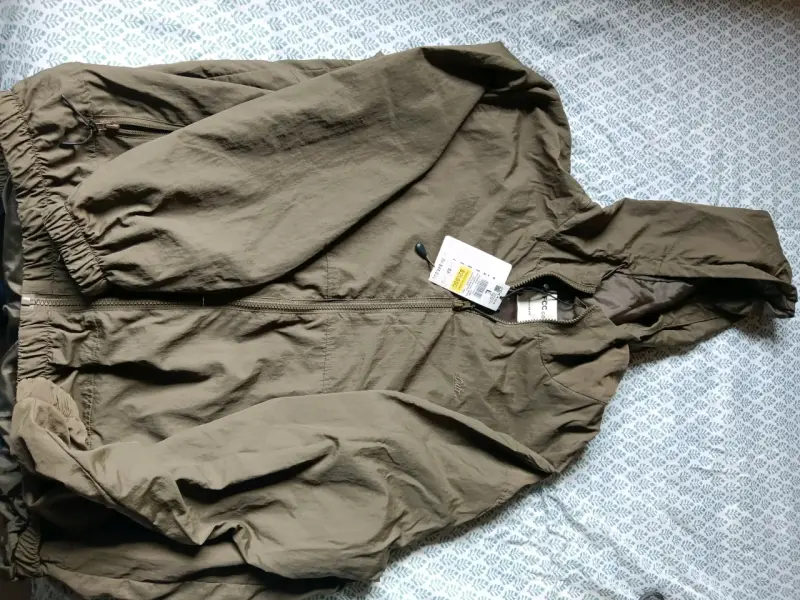Chaqueta impermeable Upp marrón con capucha - 3