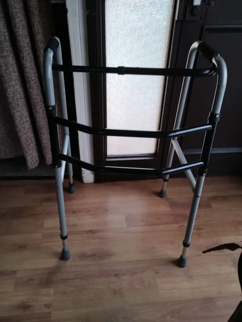 Andador plegable de aluminio para adultos - 1