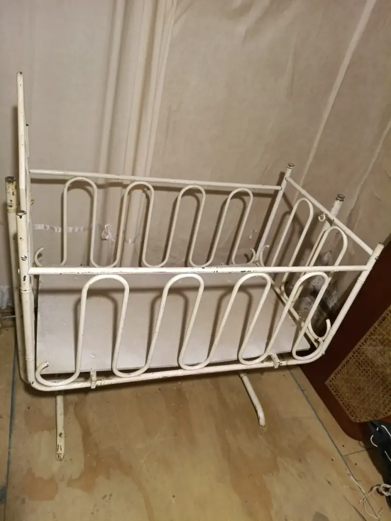 Cuna de metal vintage para bebé - 3