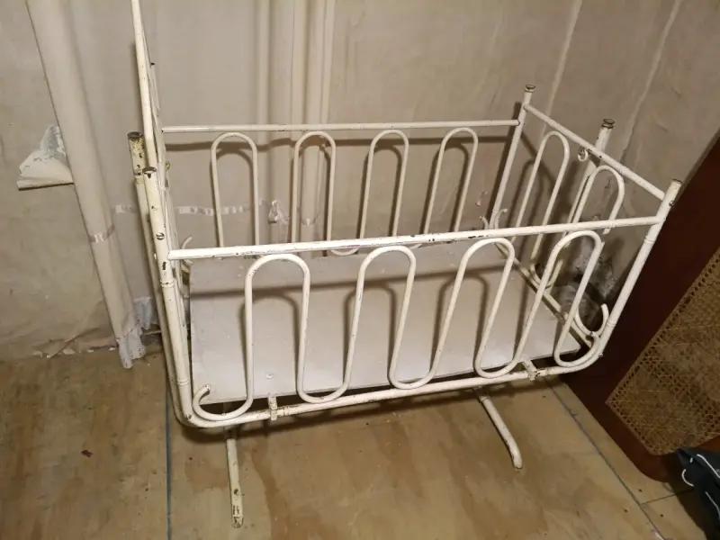 Cuna de metal vintage para bebé - 6