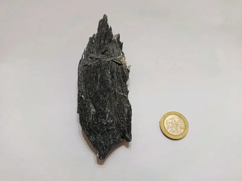 Mineral de Cianita Negra Natural - 4