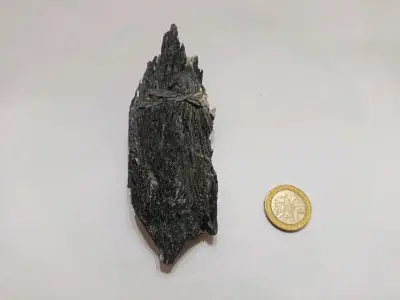 Mineral de Cianita Negra Natural - miniatura 4