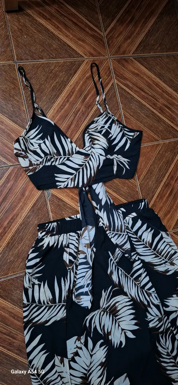 Conjunto de dos piezas estampado tropical TALLA L - 2