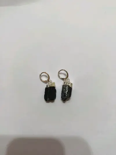 Aros de turmalina negra con engaste plateado - miniatura 1