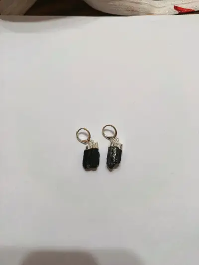 Aros de turmalina negra con engaste plateado - miniatura 2