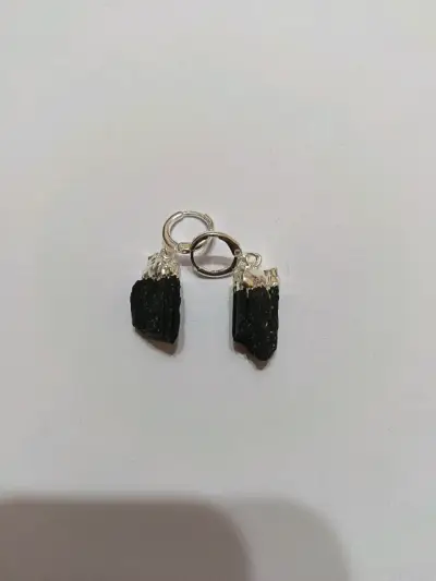 Aros de turmalina negra con engaste plateado - miniatura 3