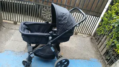 Coche de bebé Infanti negro plegable - miniatura 1