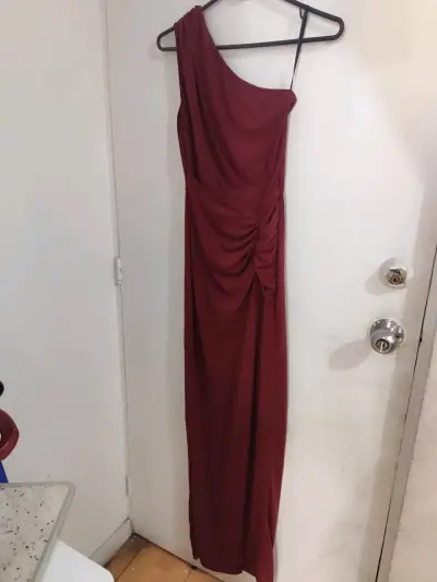 Vestido largo asimétrico burdeos elegante - miniatura 1