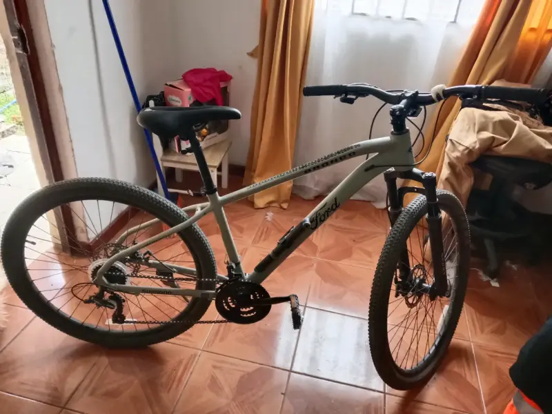 Bicicleta Ford Bronco Sasquatch 27.5 en buen estado - 1