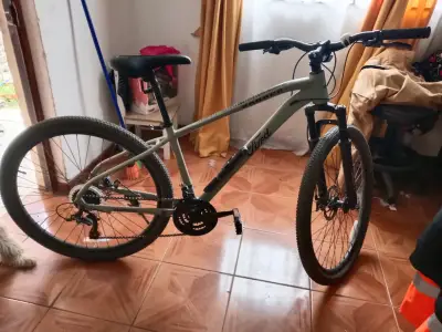 Bicicleta Ford Bronco Sasquatch 27.5 en buen estado - miniatura 3