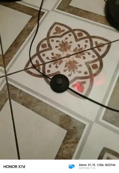 Lámpara de pie con diseño floral en rojo - miniatura 6