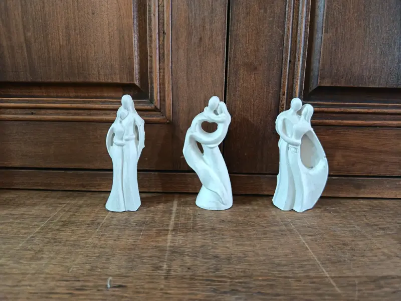 Figuras decorativas de yeso blancas - 1