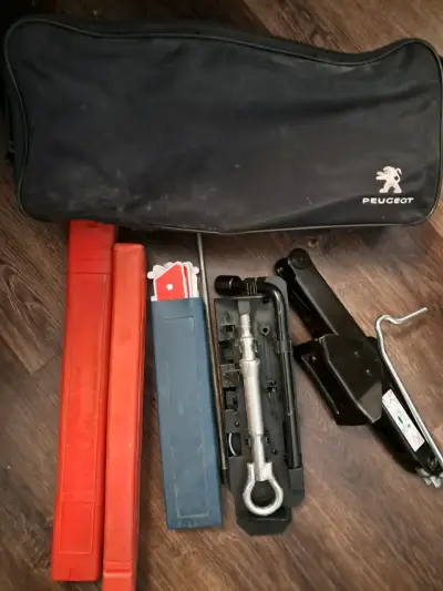 Kit de herramientas para auto Peugeot con bolsa - miniatura 1