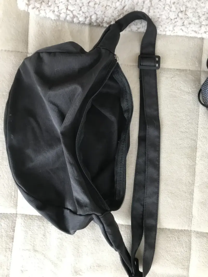 Bolso bandolera negro unisex con cierre - 2
