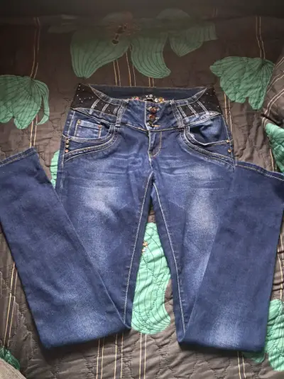Jeans azul oscuro con detalles brillantes - miniatura 1