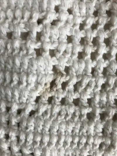 Bolso tejido a mano color blanco - miniatura 2