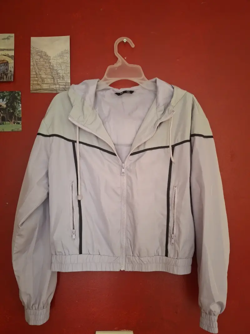 Chaqueta con capucha